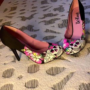 Size 8 ED HARDY heels